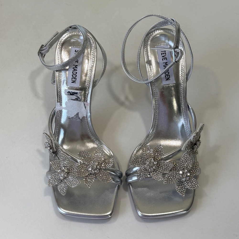 Steve Madden Metallic Silver Flower Embellished Rhinestone Heels Square Sz 8.5 - Picture 2 of 9